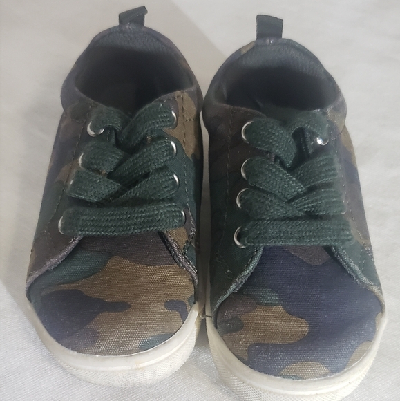 Gap Toddler Camo Sneakers Size 6 - Picture 1 of 7